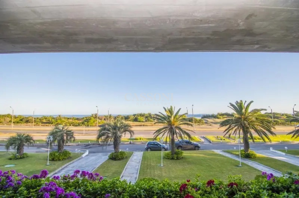 Apartamento ID.4685 - Venta Primera Linea Brava - 3 dormitorios Frente al mar.