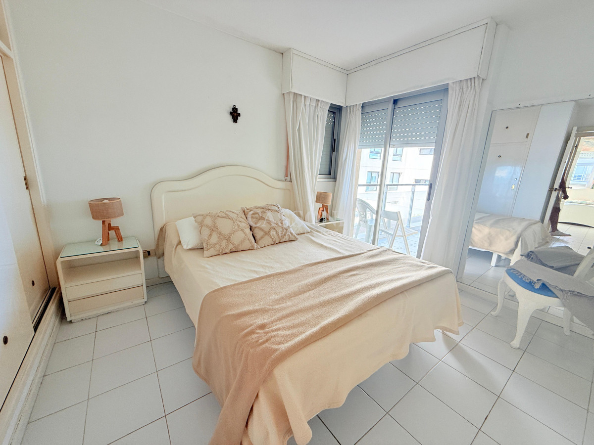 Apartamento ID.2528 - Cómoda y cálida planta de 3 dormitorios frente al mar.