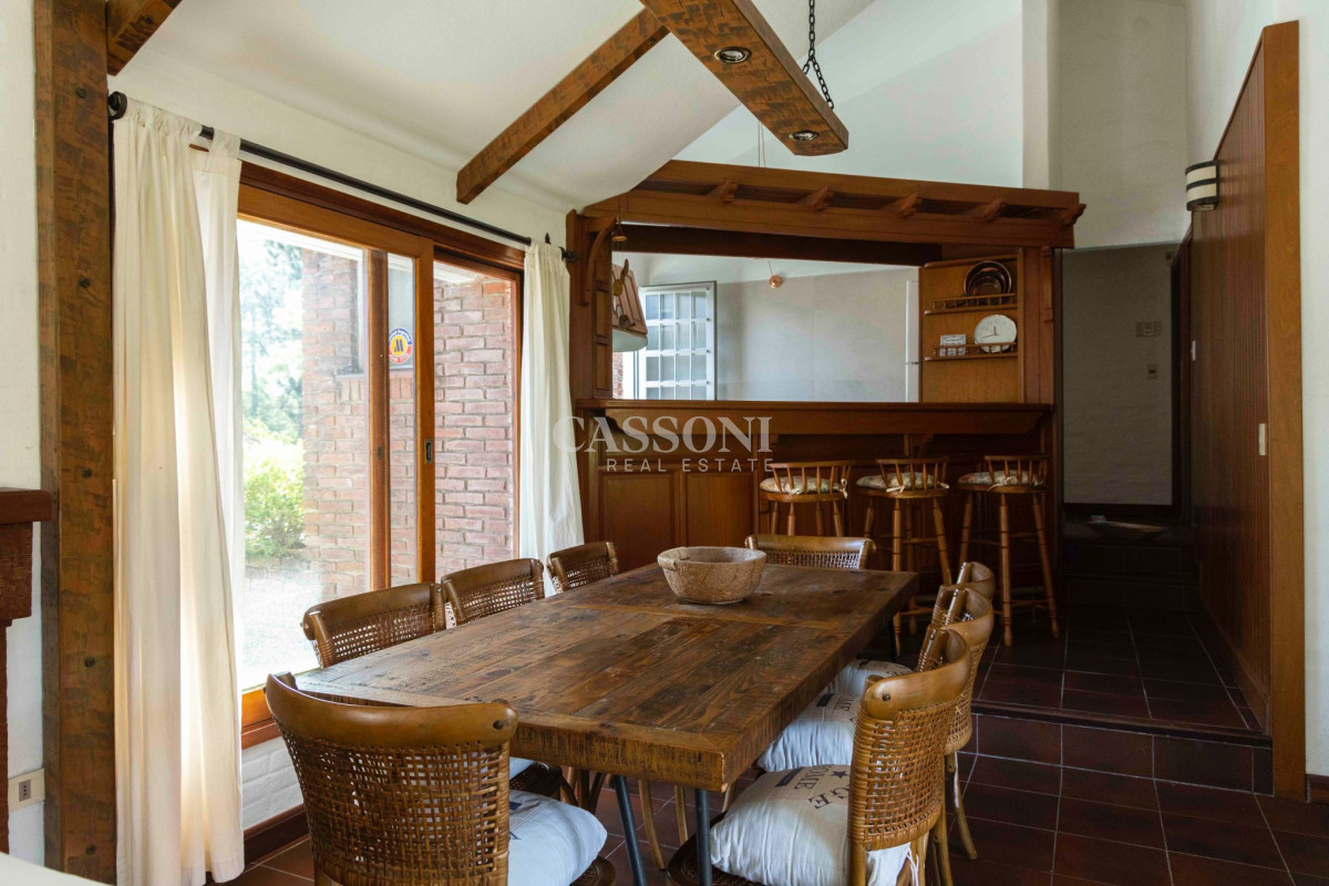 Casa ID.2684 - Casa en venta 4 dormitorios - Pinares Piscina Climatizada.