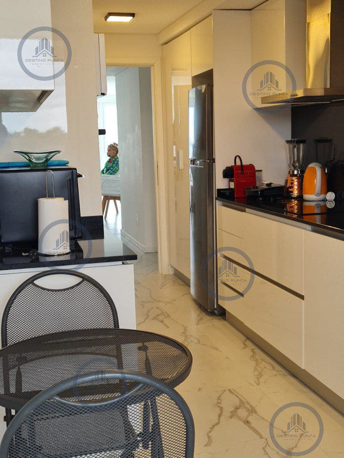Apartamento ID.2421 - Apartamento de 4 Dormitorios y Parrillero Frente al Mar, Pinares Playa Mansa