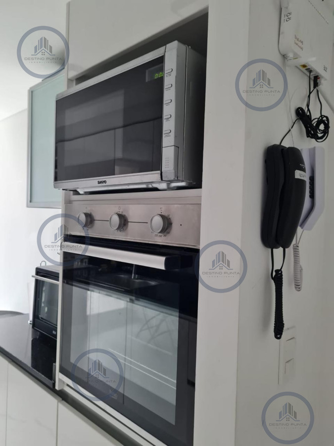 Apartamento ID.2421 - Apartamento de 4 Dormitorios y Parrillero Frente al Mar, Pinares Playa Mansa