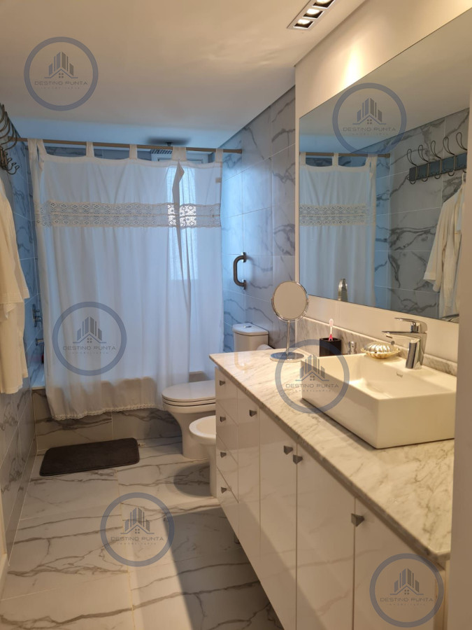 Apartamento ID.2421 - Apartamento de 4 Dormitorios y Parrillero Frente al Mar, Pinares Playa Mansa