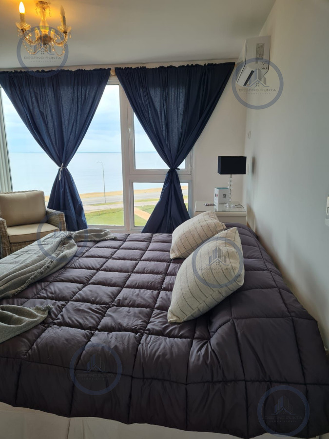 Apartamento ID.2421 - Apartamento de 4 Dormitorios y Parrillero Frente al Mar, Pinares Playa Mansa
