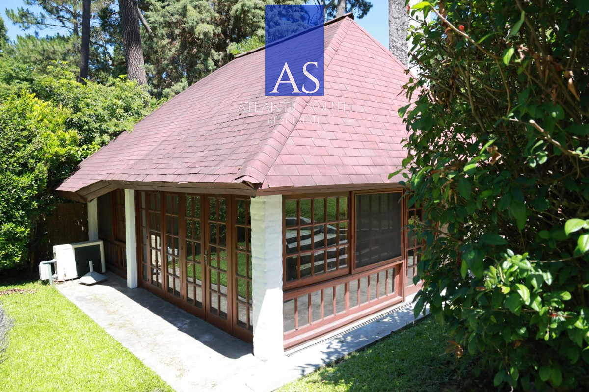 Casa ID.4337 - Casa sólida en venta 4 dormitorios - Pinares Piscina Climatizada Punta del Este