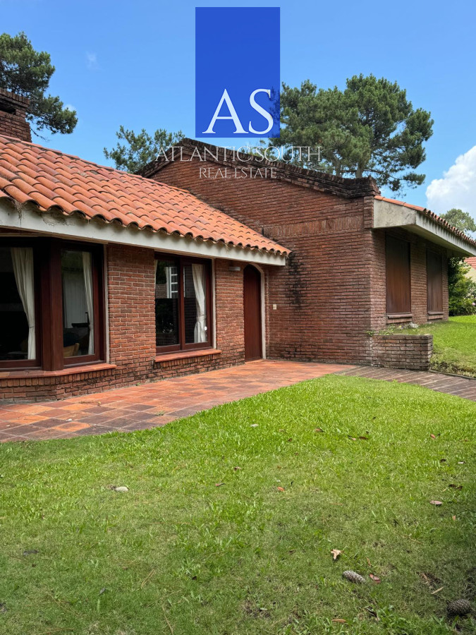 Casa ID.4337 - Casa sólida en venta 4 dormitorios - Pinares Piscina Climatizada Punta del Este