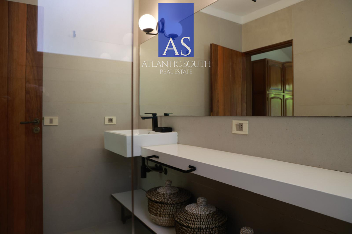 Casa ID.4337 - Casa sólida en venta 4 dormitorios - Pinares Piscina Climatizada Punta del Este