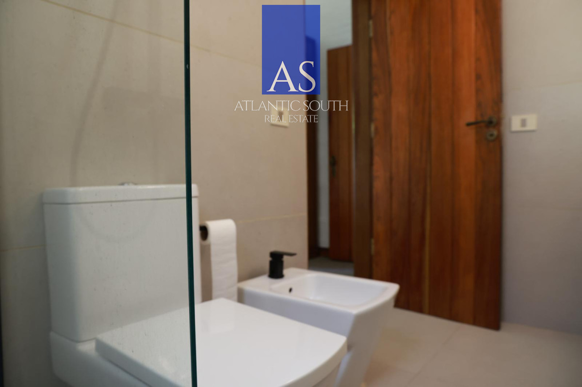 Casa ID.4337 - Casa sólida en venta 4 dormitorios - Pinares Piscina Climatizada Punta del Este