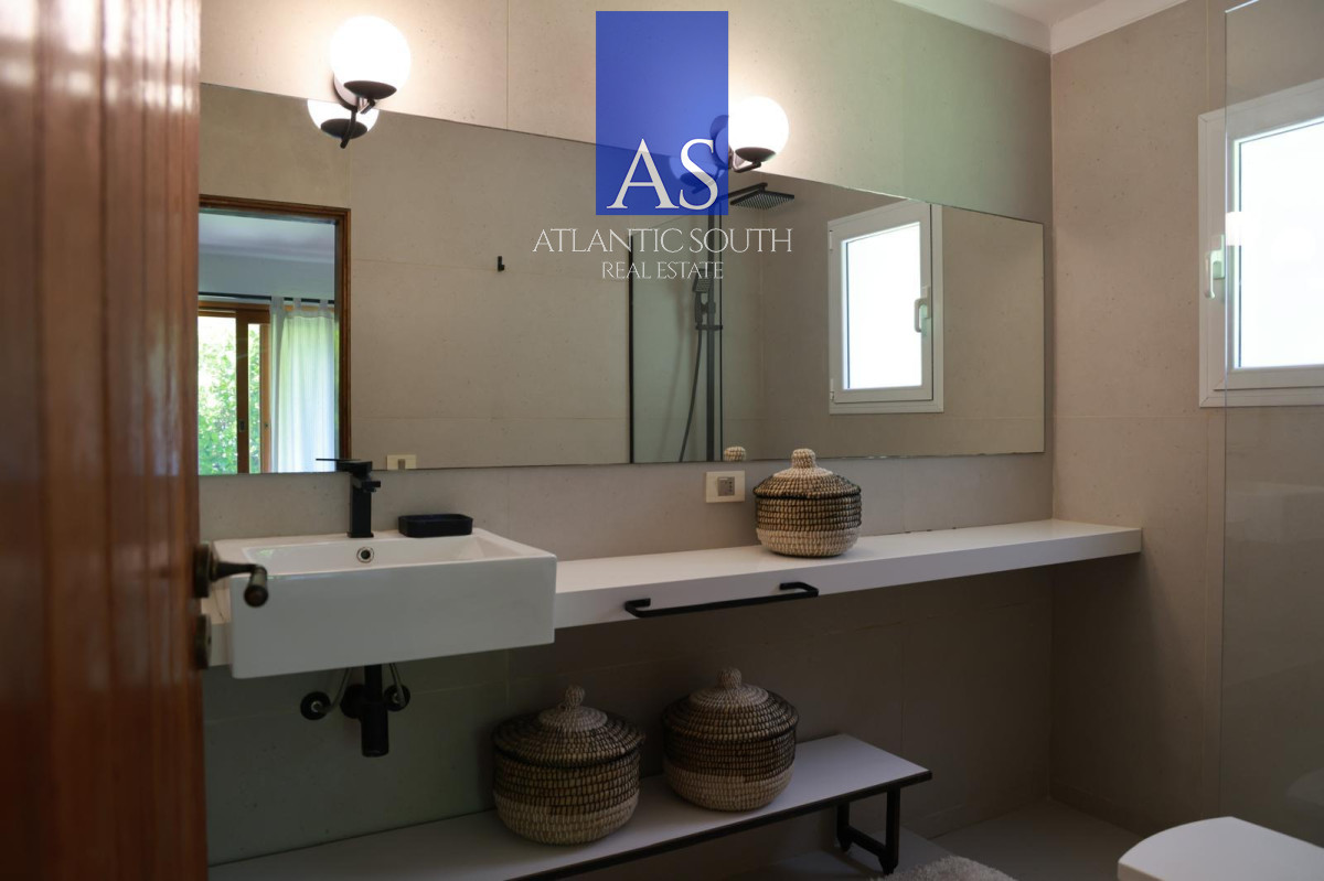 Casa ID.4337 - Casa sólida en venta 4 dormitorios - Pinares Piscina Climatizada Punta del Este