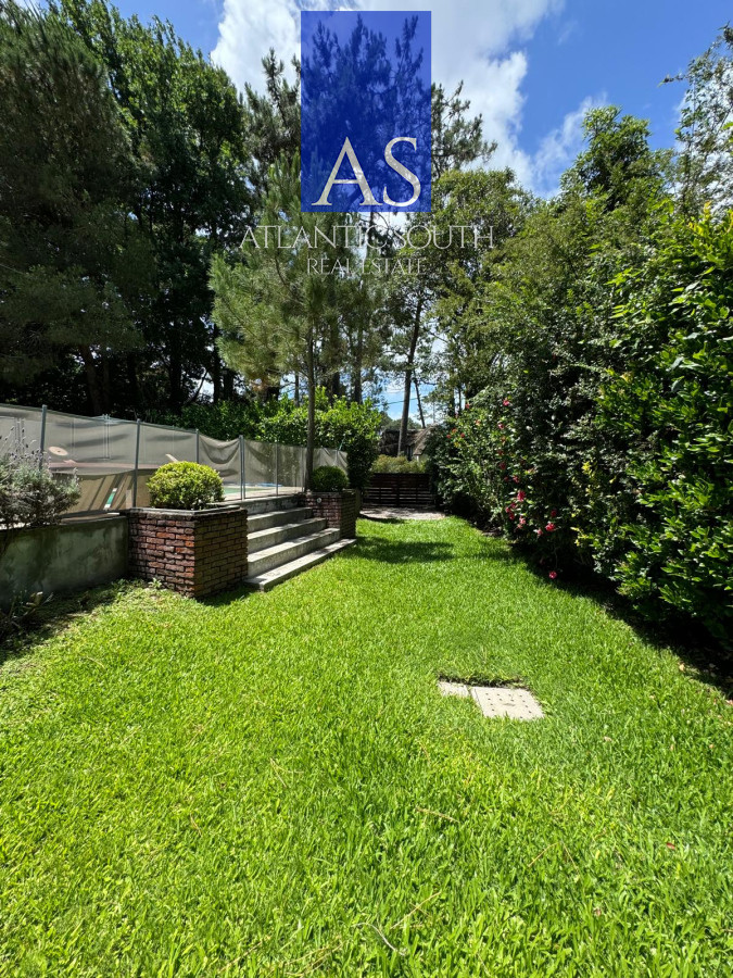 Casa ID.4337 - Casa sólida en venta 4 dormitorios - Pinares Piscina Climatizada Punta del Este