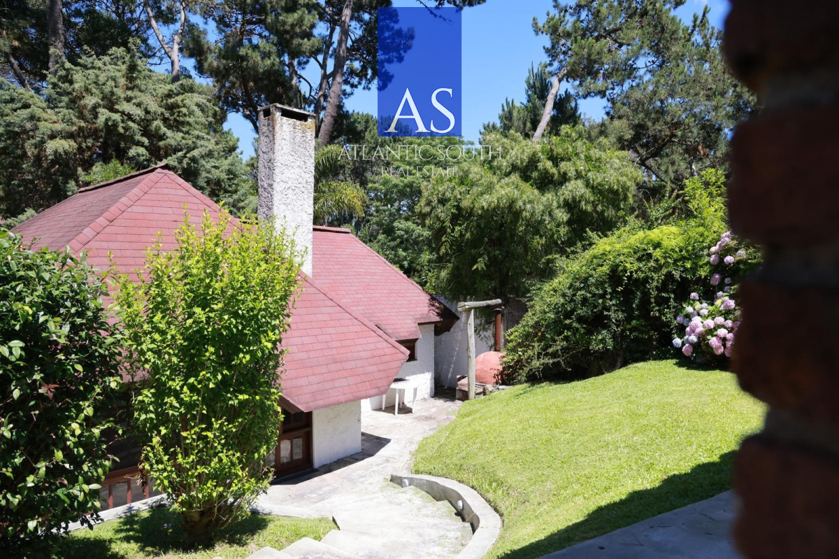 Casa ID.4337 - Casa sólida en venta 4 dormitorios - Pinares Piscina Climatizada Punta del Este