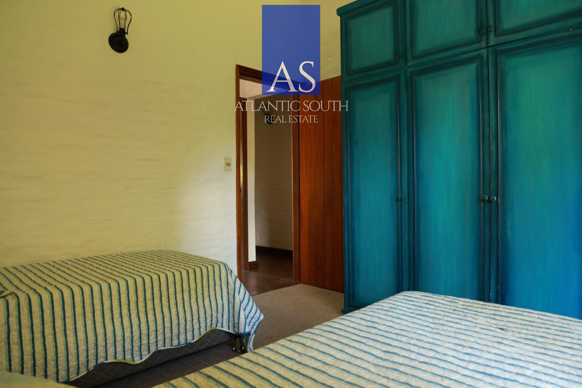 Casa ID.4337 - Casa sólida en venta 4 dormitorios - Pinares Piscina Climatizada Punta del Este