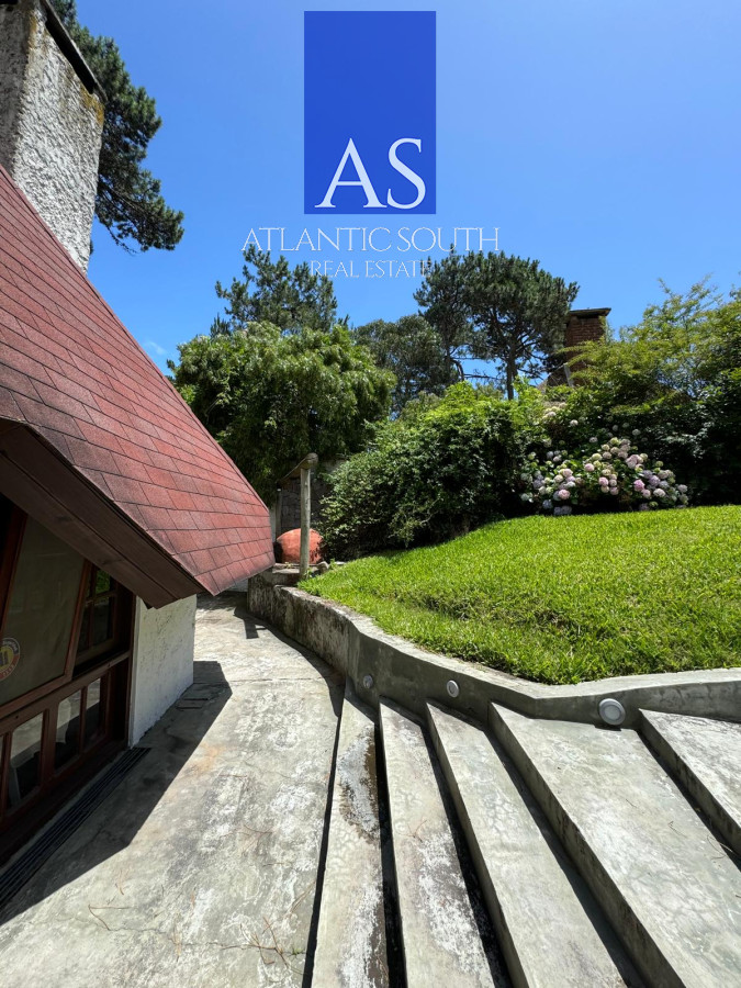 Casa ID.4337 - Casa sólida en venta 4 dormitorios - Pinares Piscina Climatizada Punta del Este