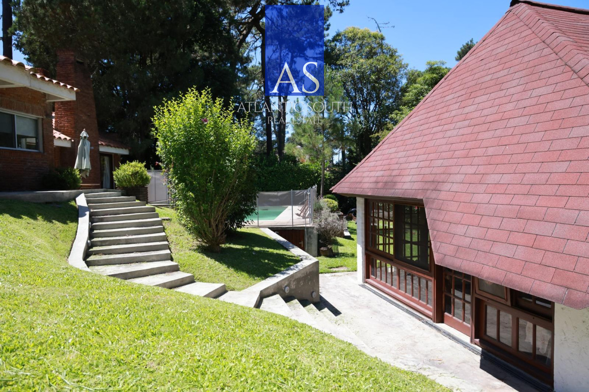 Casa ID.4337 - Casa sólida en venta 4 dormitorios - Pinares Piscina Climatizada Punta del Este