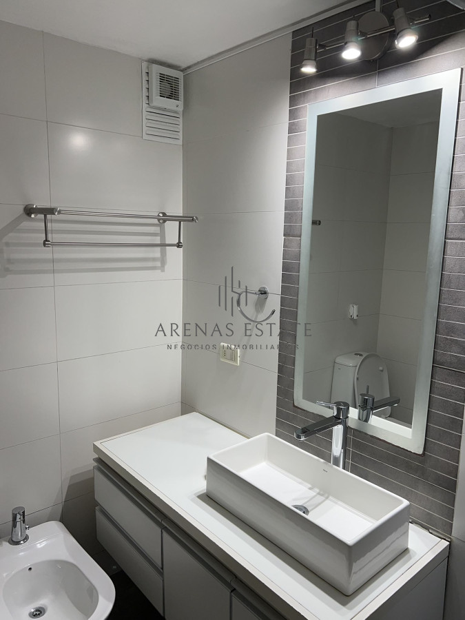 Apartamento ID.2585 - Apartamento en venta y alquiler de 2 dormitorios, Punta Del Este.