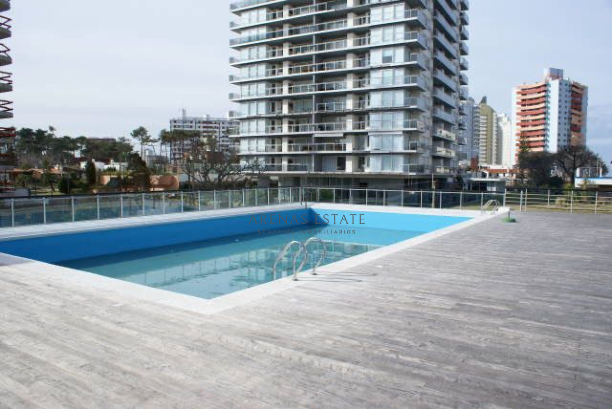 Apartamento ID.2585 - Apartamento en venta y alquiler de 2 dormitorios, Punta Del Este.