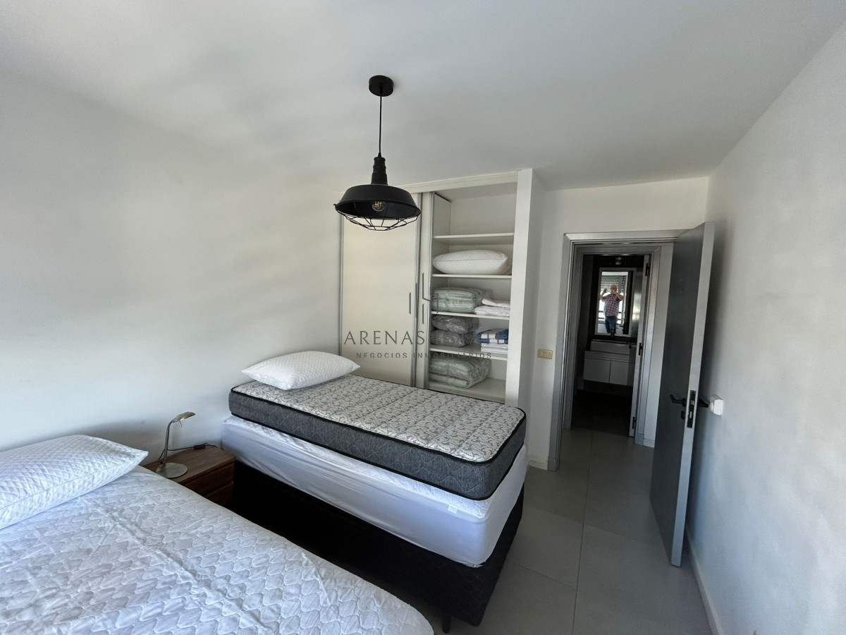 Apartamento ID.2585 - Apartamento en venta y alquiler de 2 dormitorios, Punta Del Este.