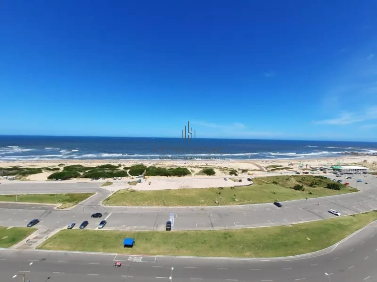 Apartamento ID.2826 - Apartamento en Venta Frente Al Mar, Playa Brava.