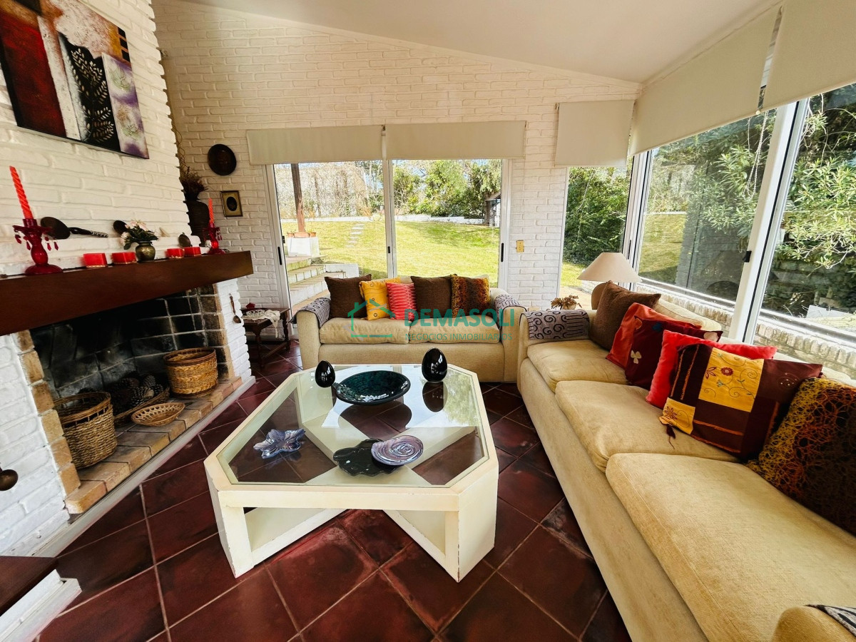 Casa ID.1070 - Casa En Venta, Zona Colegios. Jardines de Cordoba. Punta Del Este.