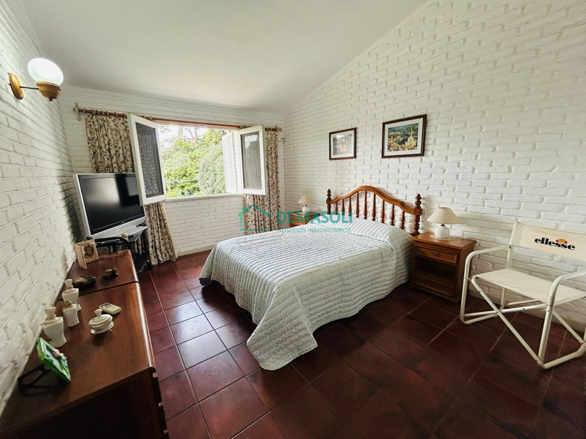 Casa ID.1070 - Casa En Venta, Zona Colegios. Jardines de Cordoba. Punta Del Este.