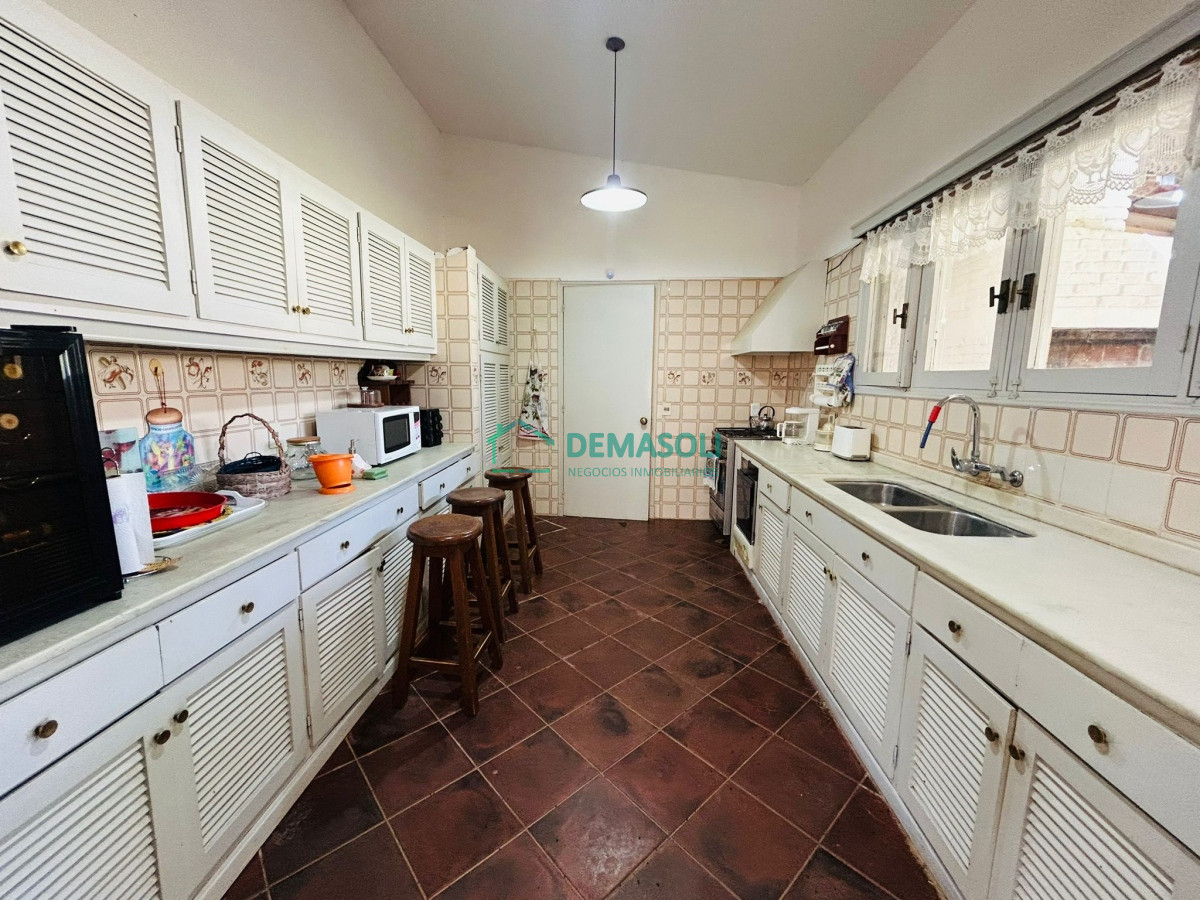 Casa ID.1070 - Casa En Venta, Zona Colegios. Jardines de Cordoba. Punta Del Este.