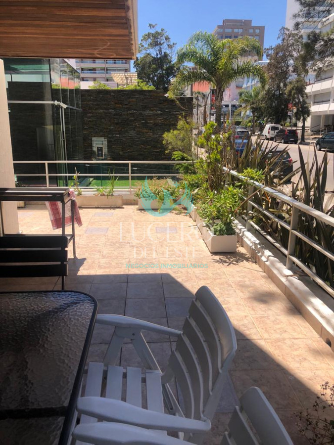 Apartamento ID.823 - Apartamento En Alquiler anual de 2 dormitorios, Zona Península.