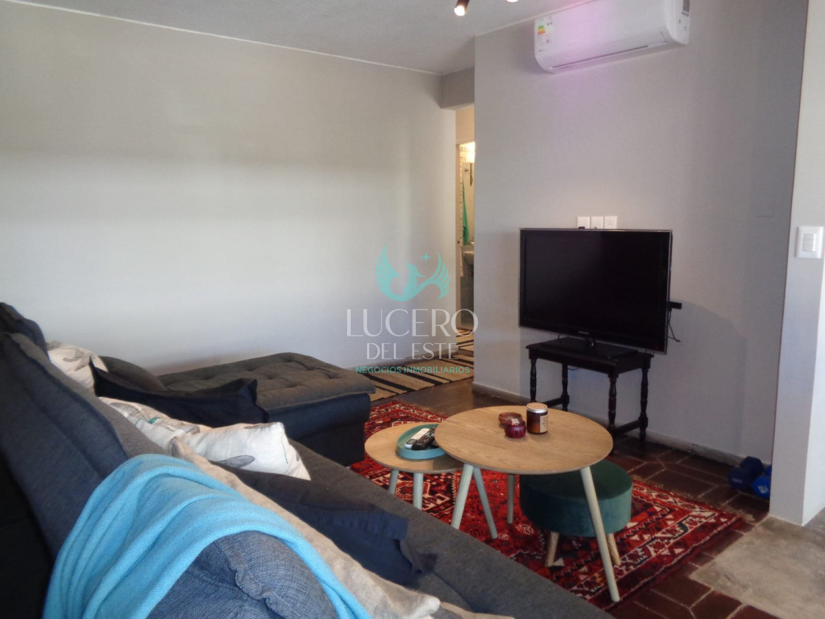 Apartamento ID.823 - Apartamento En Alquiler anual de 2 dormitorios, Zona Península.