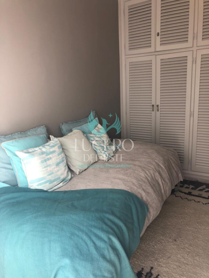 Apartamento ID.823 - Apartamento En Alquiler anual de 2 dormitorios, Zona Península.