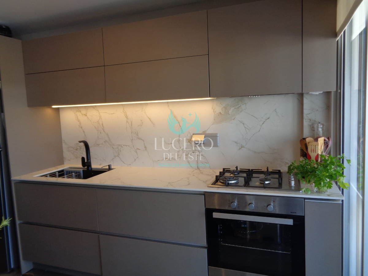 Apartamento ID.823 - Apartamento En Alquiler anual de 2 dormitorios, Zona Península.