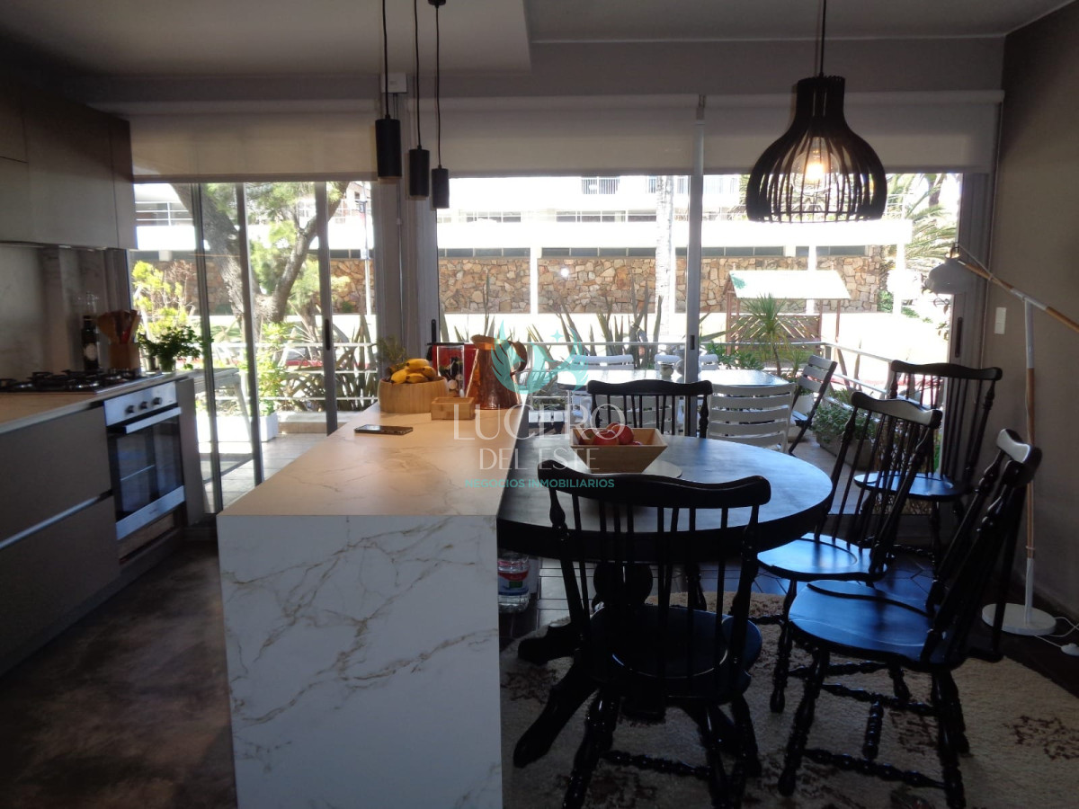 Apartamento ID.823 - Apartamento En Alquiler anual de 2 dormitorios, Zona Península.