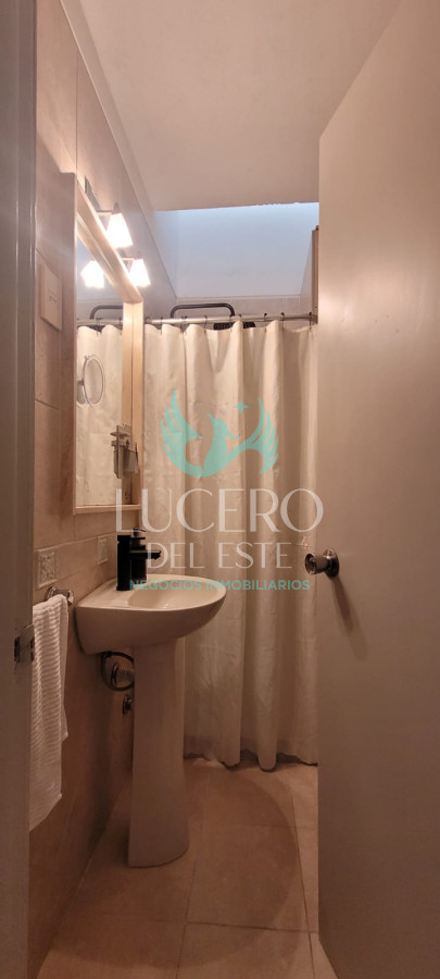 Apartamento ID.823 - Apartamento En Alquiler anual de 2 dormitorios, Zona Península.