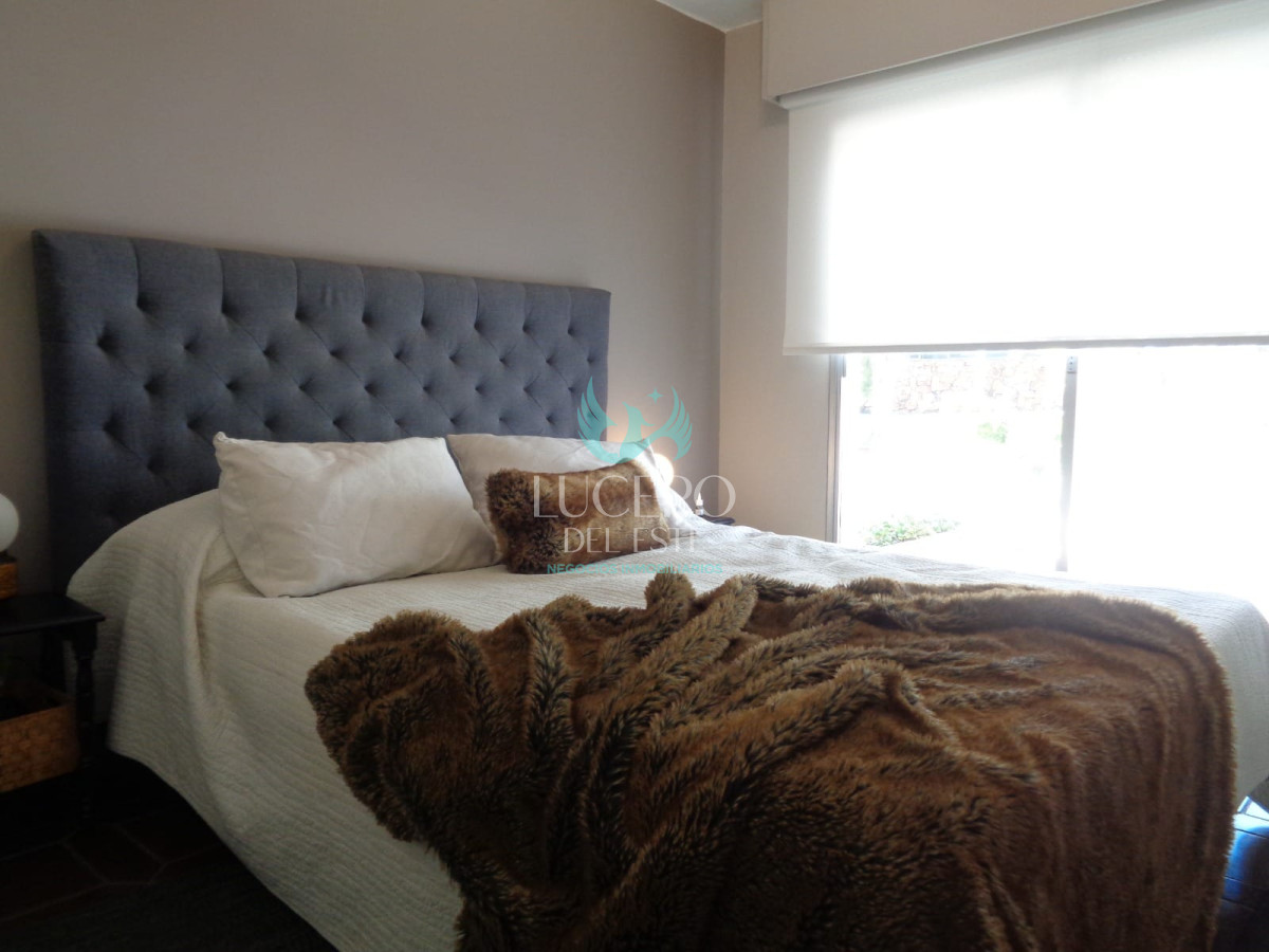 Apartamento ID.823 - Apartamento En Alquiler anual de 2 dormitorios, Zona Península.