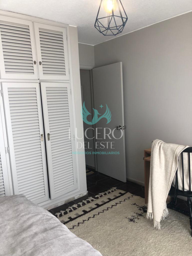 Apartamento ID.823 - Apartamento En Alquiler anual de 2 dormitorios, Zona Península.