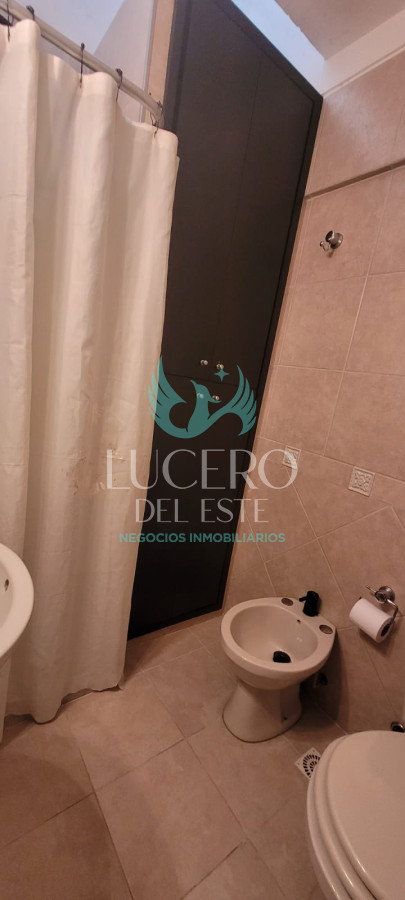 Apartamento ID.823 - Apartamento En Alquiler anual de 2 dormitorios, Zona Península.