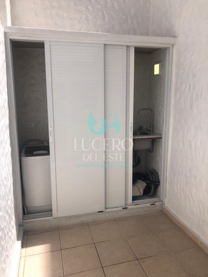 Apartamento ID.823 - Apartamento En Alquiler anual de 2 dormitorios, Zona Península.