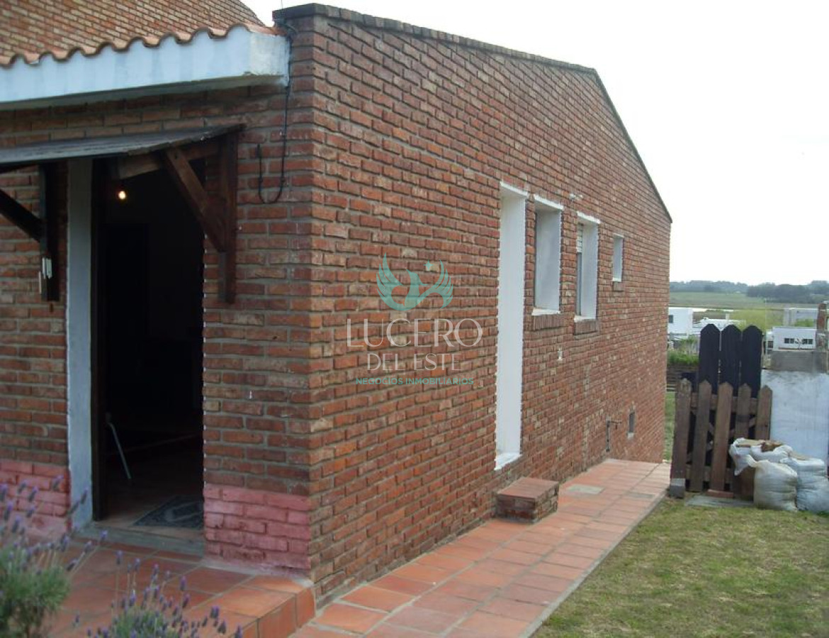 Casa ID.1765 - Casa en venta - Lausana 3 dormitorios + Dep completa.