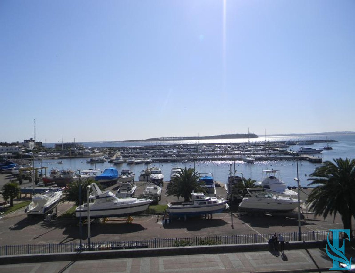 Apartamento ID.438 - Apartamento en venta, puerto Punta del Este.