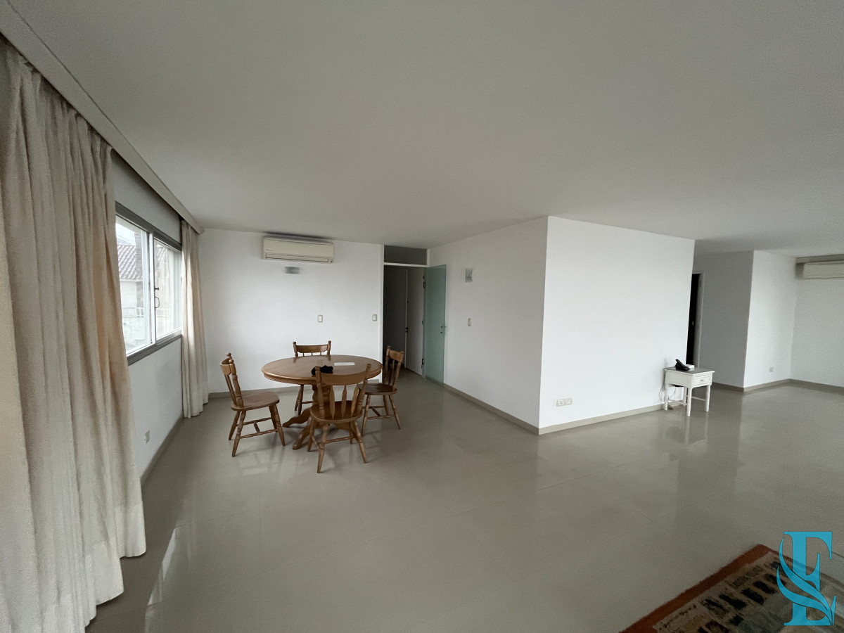 Apartamento ID.438 - Apartamento en venta, puerto Punta del Este.