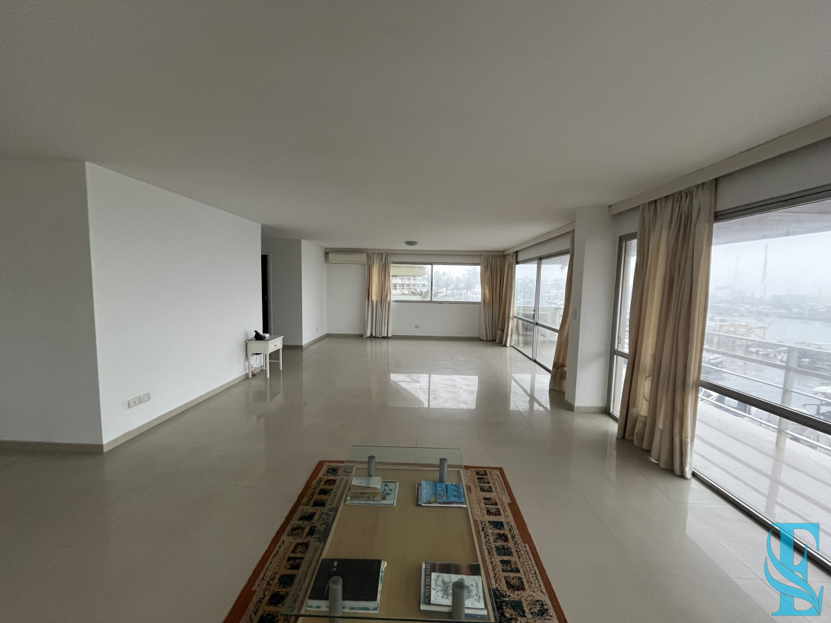 Apartamento ID.438 - Apartamento en venta, puerto Punta del Este.