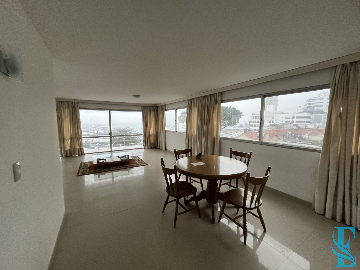 Apartamento ID.438 - Apartamento en venta, puerto Punta del Este.