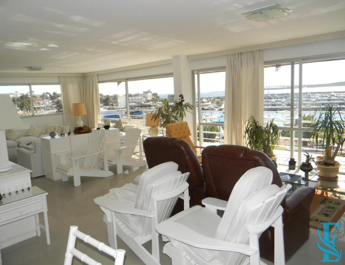 Apartamento ID.438 - Apartamento en venta, puerto Punta del Este.