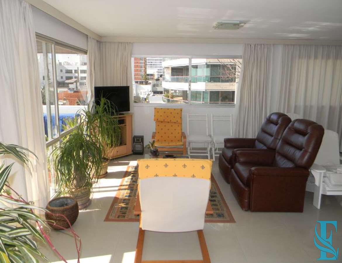 Apartamento ID.438 - Apartamento en venta, puerto Punta del Este.