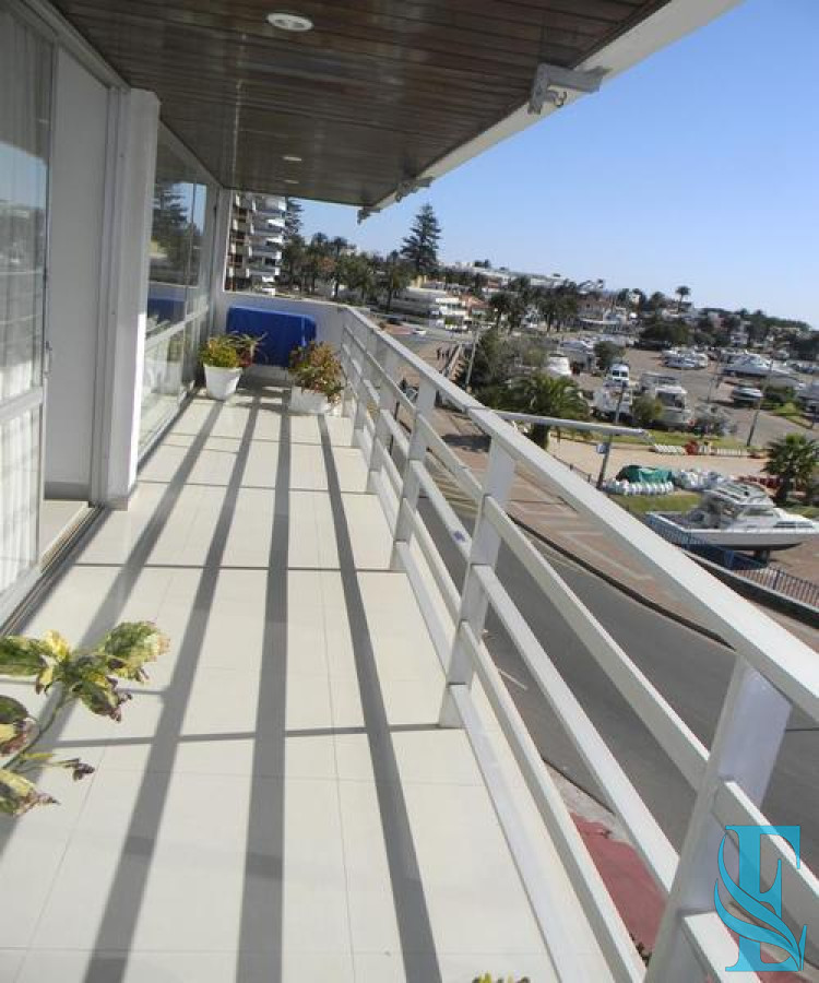 Apartamento ID.438 - Apartamento en venta, puerto Punta del Este.
