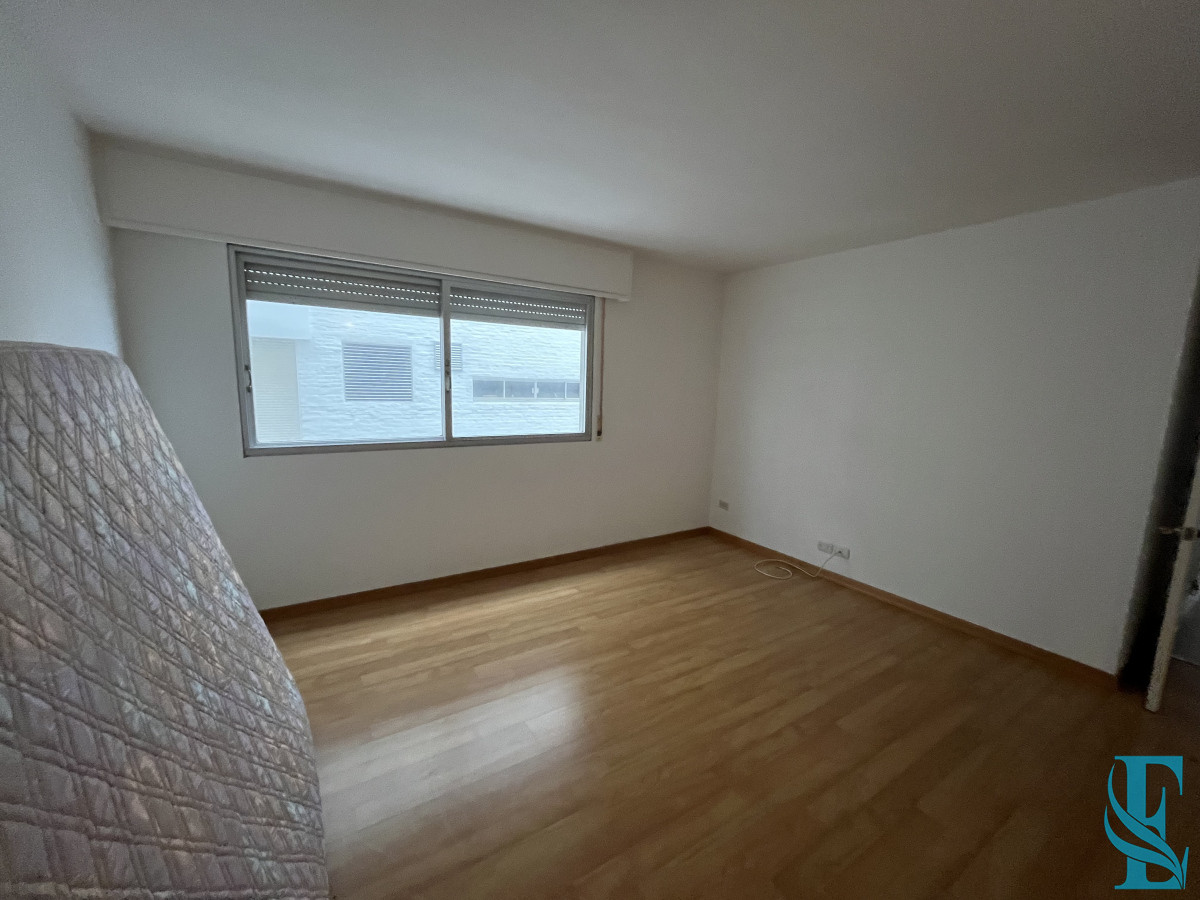 Apartamento ID.438 - Apartamento en venta, puerto Punta del Este.