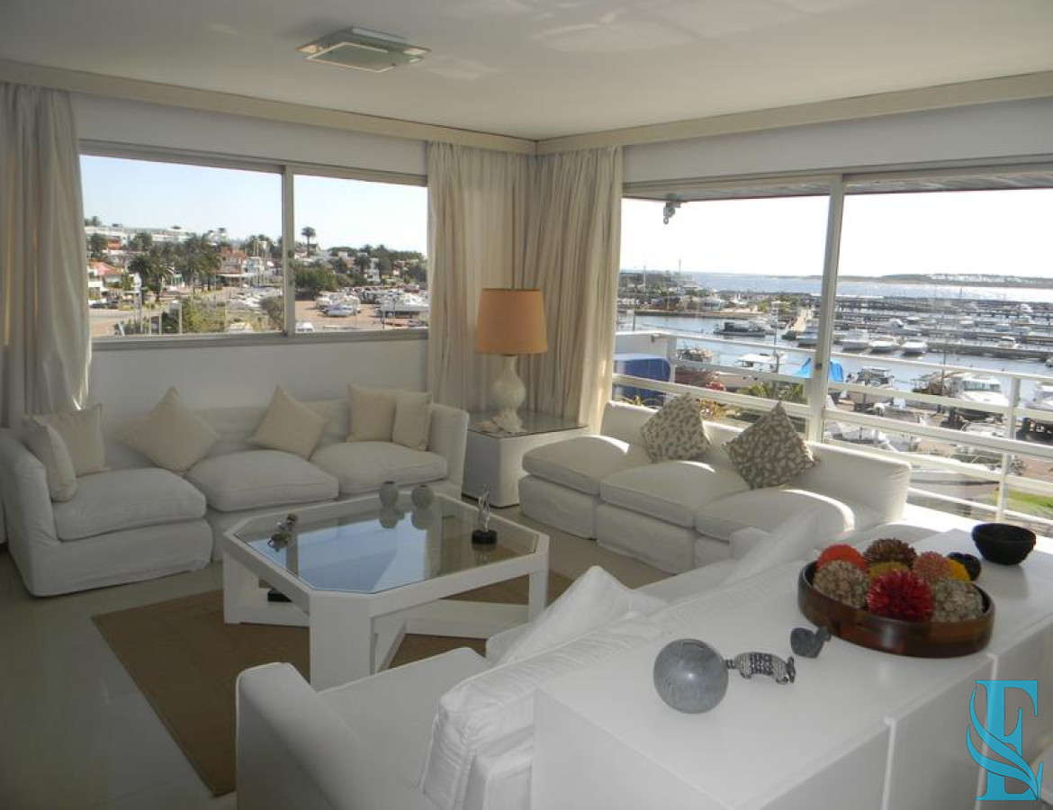 Apartamento ID.438 - Apartamento en venta, puerto Punta del Este.