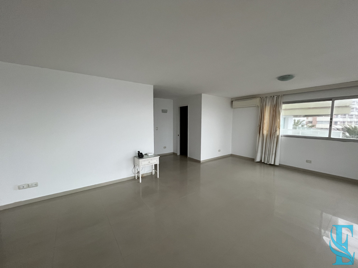 Apartamento ID.438 - Apartamento en venta, puerto Punta del Este.