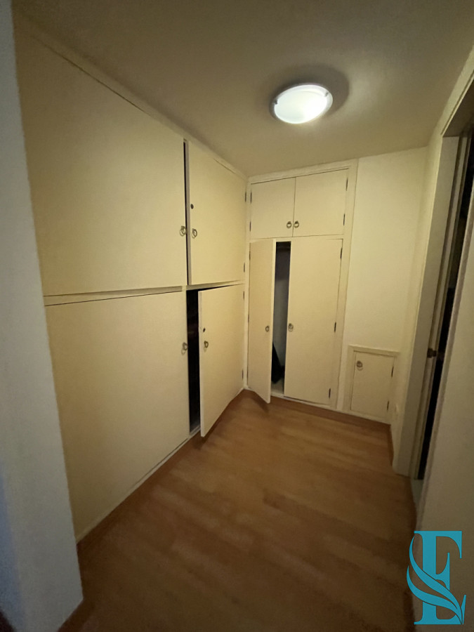 Apartamento ID.438 - Apartamento en venta, puerto Punta del Este.