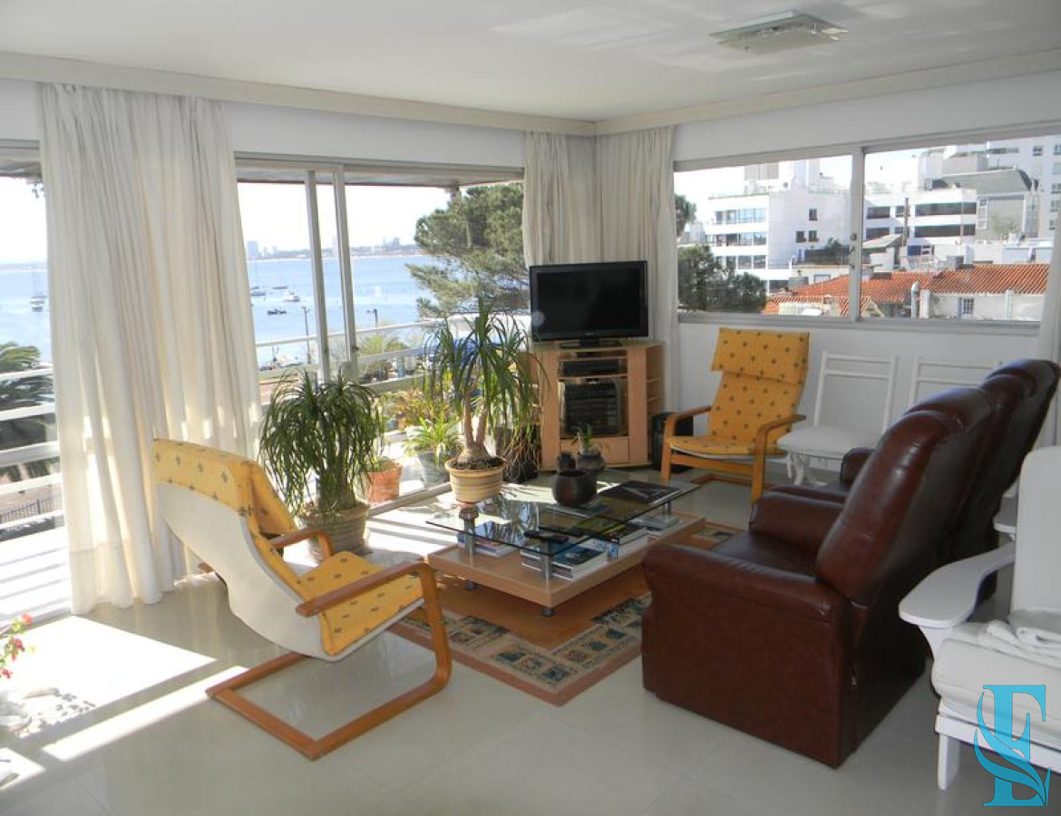Apartamento ID.438 - Apartamento en venta, puerto Punta del Este.
