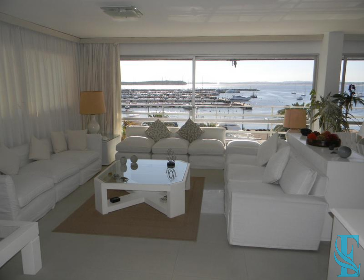 Apartamento ID.438 - Apartamento en venta, puerto Punta del Este.