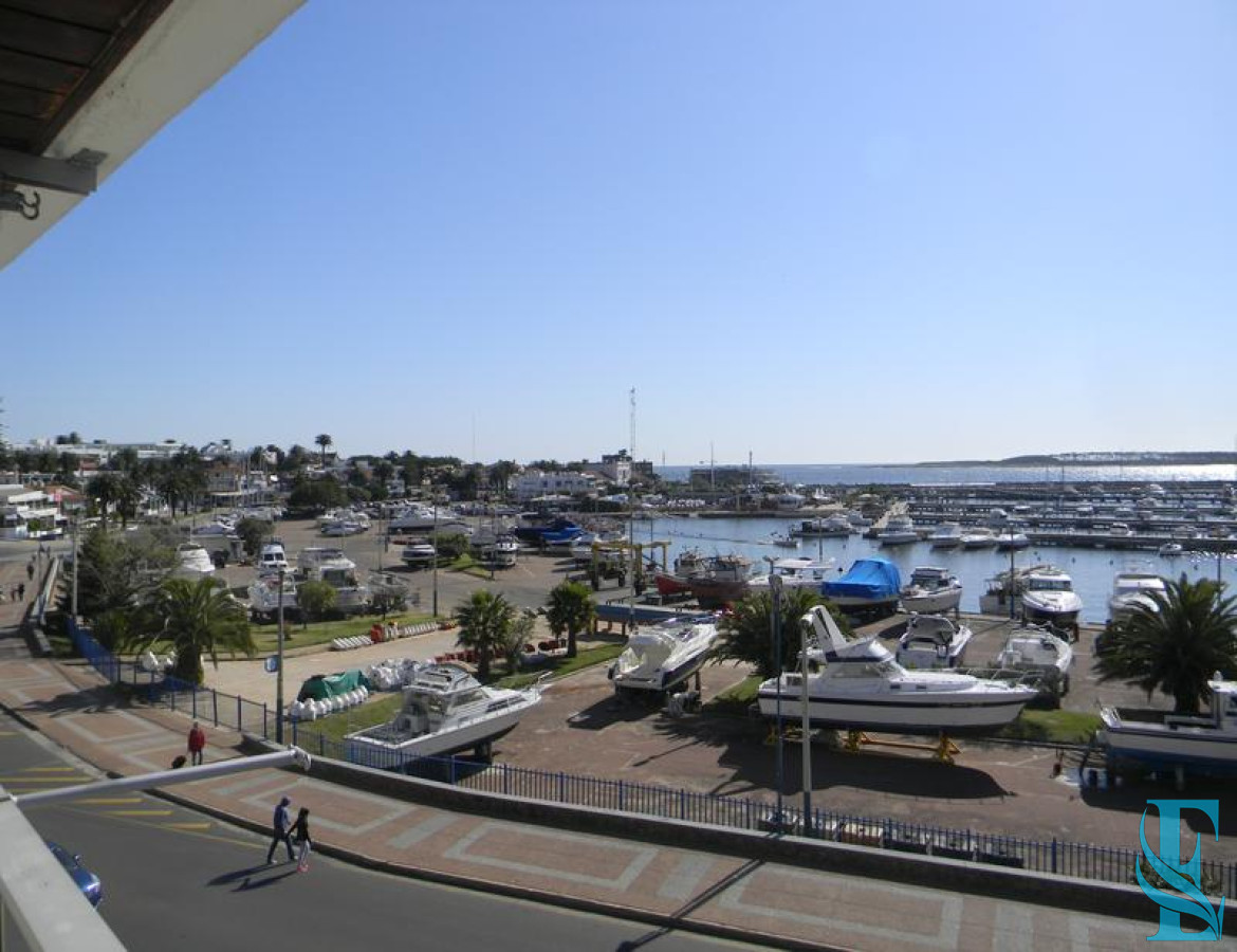 Apartamento ID.438 - Apartamento en venta, puerto Punta del Este.