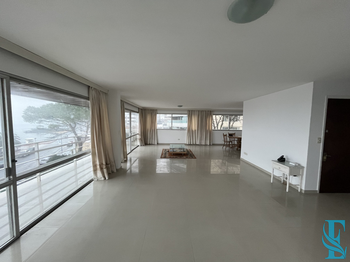 Apartamento ID.438 - Apartamento en venta, puerto Punta del Este.